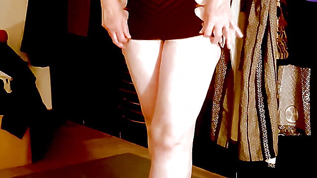 Milf ass mini dress, dress wife german, homemade german outdoor, miniskirt outdoor, leather skirt tease